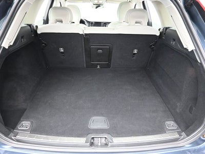 2022 Volvo XC60 B5 Momentum