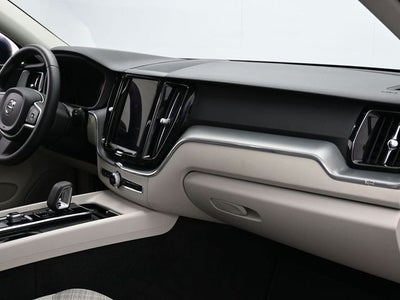 2022 Volvo XC60 B5 Momentum