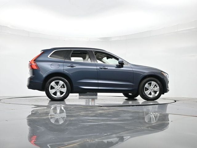 2022 Volvo XC60 B5 Momentum
