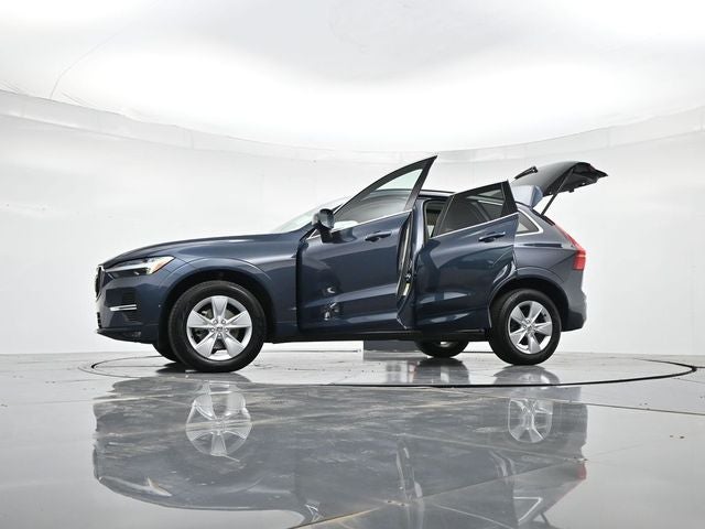 2022 Volvo XC60 B5 Momentum