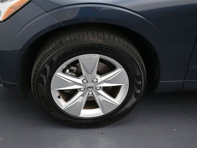 2022 Volvo XC60 B5 Momentum