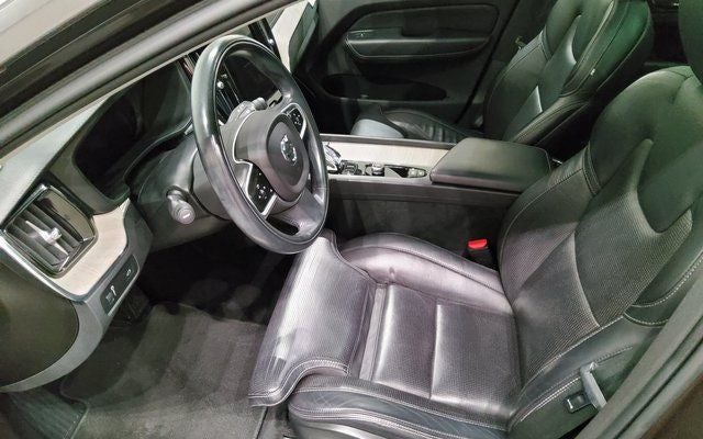 2022 Volvo XC60 B5 Inscription