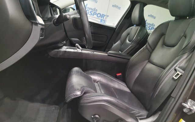 2022 Volvo XC60 B5 Inscription